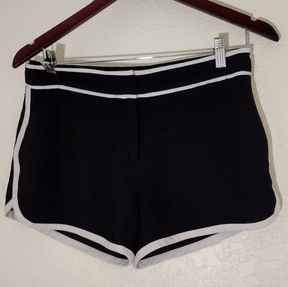 Diane Von Furstenberg Black Dress Shorts With White Trim - Picture 3 of 5